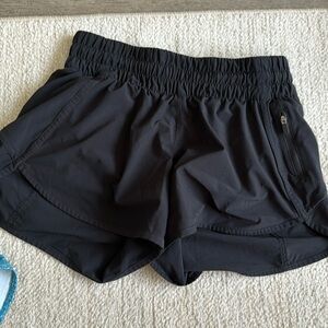 Lululemon Tracker short 4”